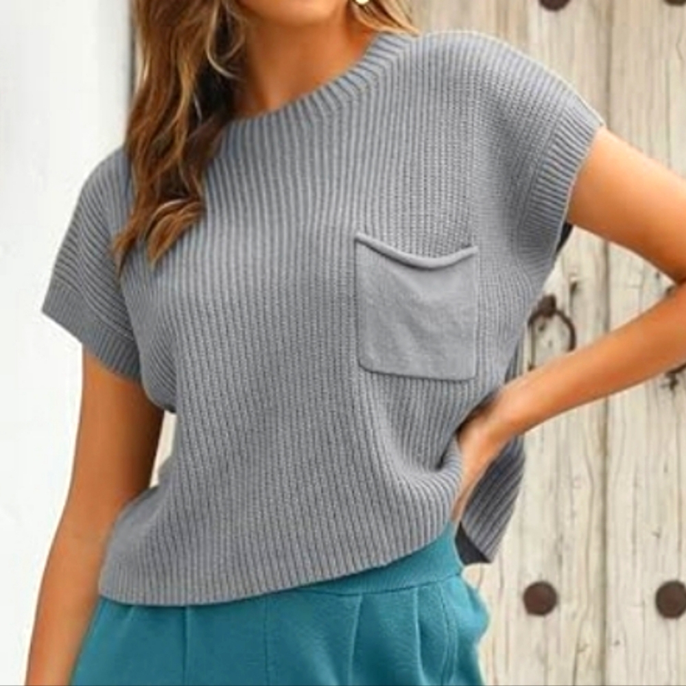 NWOT Grey Sweater knit shortsleeve top
